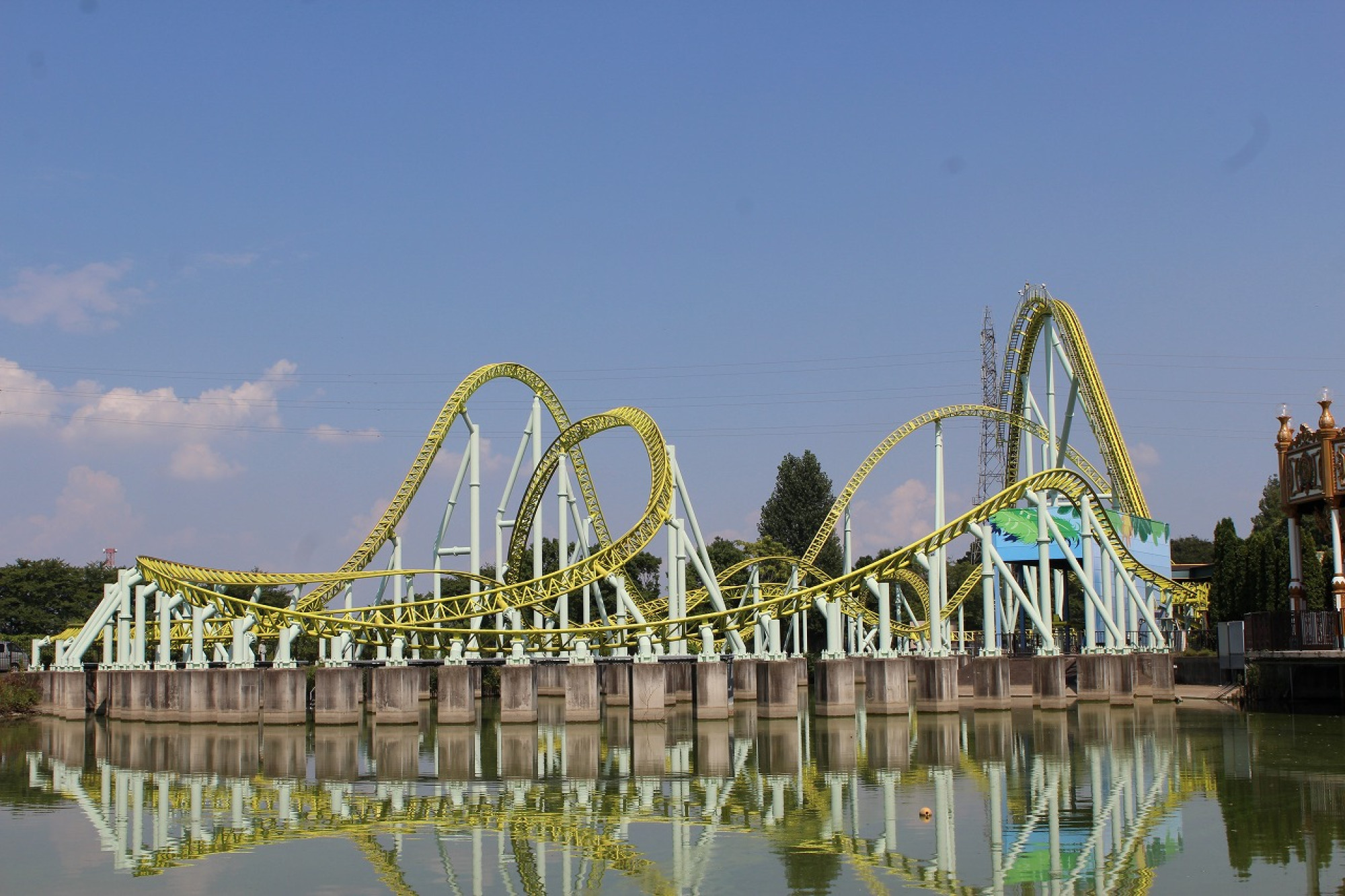 一番人気のジェットコースター カワセミ キャステル Castel ディズニー情報