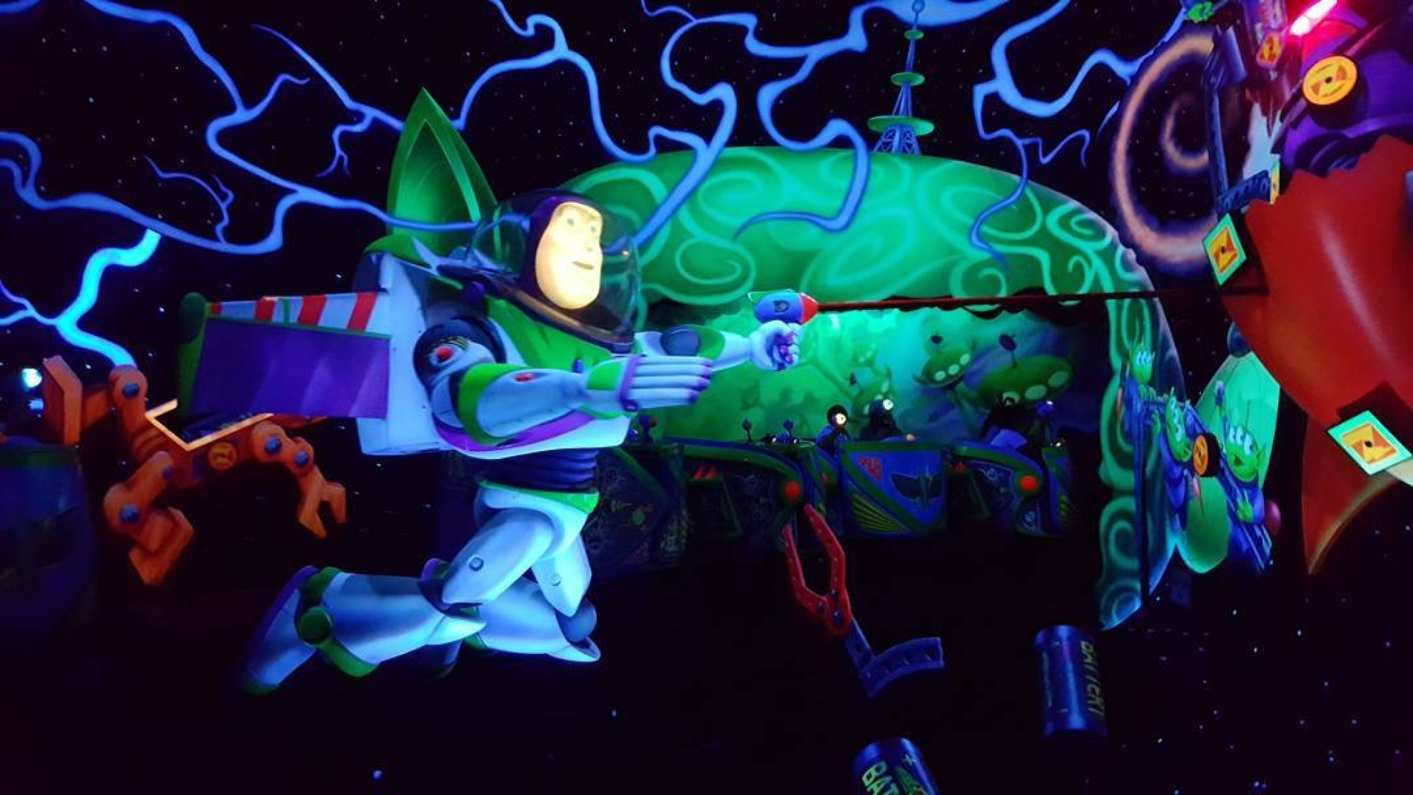 バズ ライトイヤーのアストロブラスターを知ろう キャステル Castel ディズニー情報