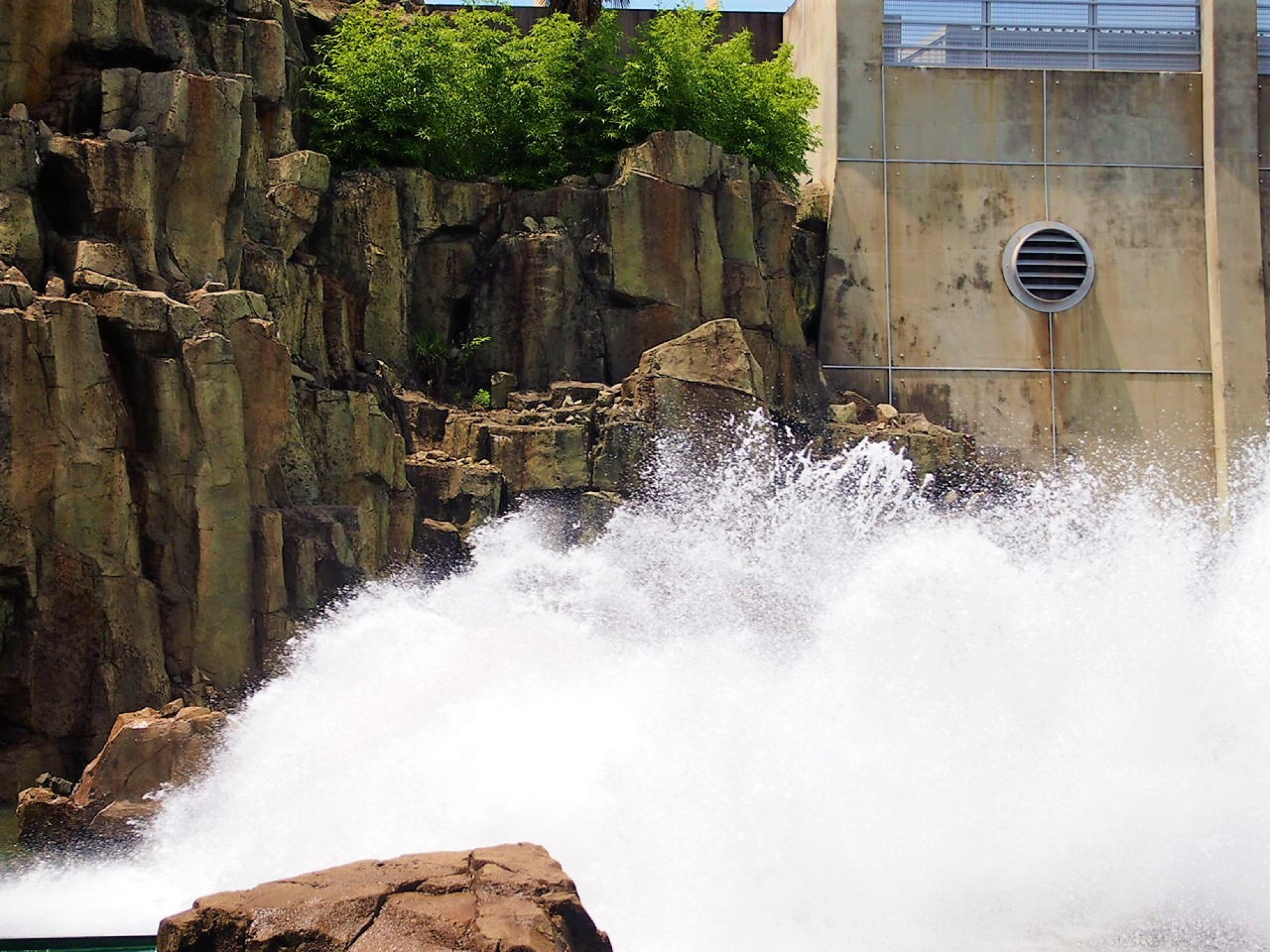 ジュラシックパークザライドはどのくらい濡れる キャステル Castel ディズニー情報