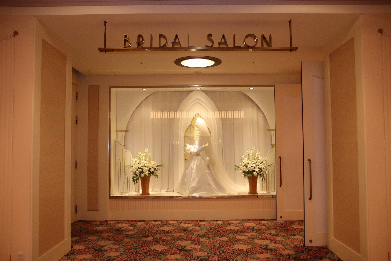 解説 アンバサダーホテルの結婚式まとめ プラン 費用 ディズニープリンセスのドレスが着られる