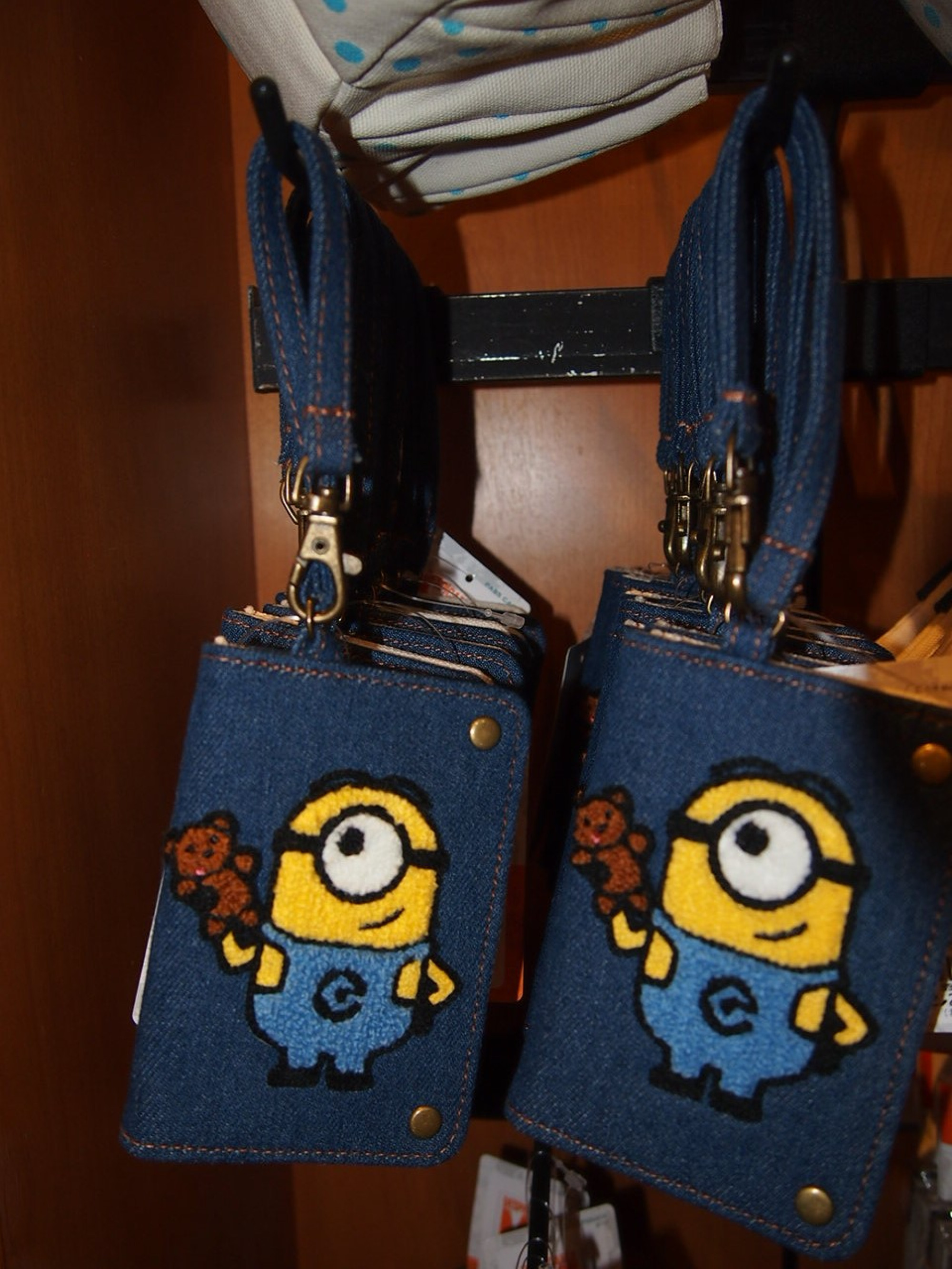 ミニオンデニム地二つ折りパスケース キャステル Castel ディズニー情報