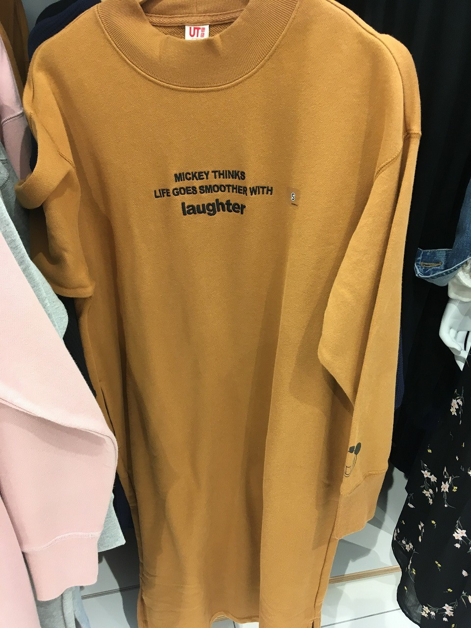 天皇 魔術師 小川 ユニクロ ミッキー ワンピース コーデ 責め 広い ボランティア