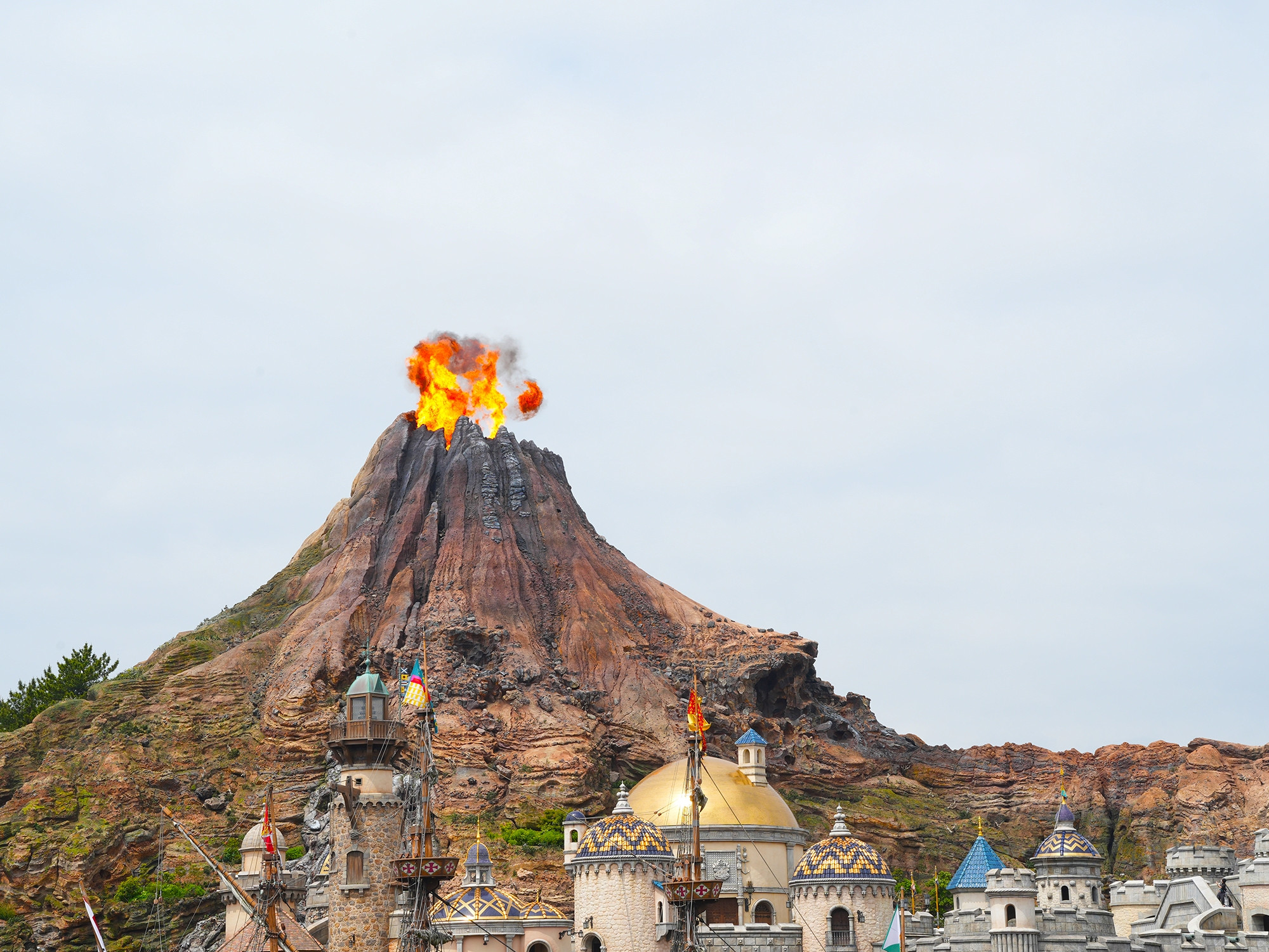 東京ディズニーシーのシンボル プロメテウス火山 キャステル Castel ディズニー情報