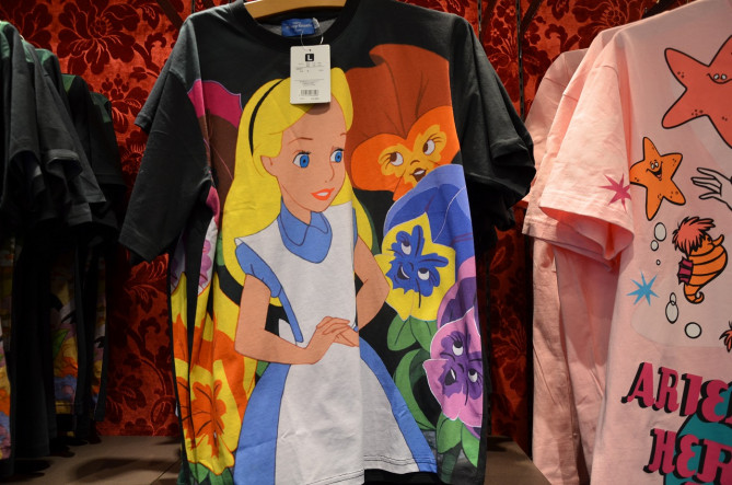 最高のディズニー T シャツ コーデ 秋 ディズニー画像