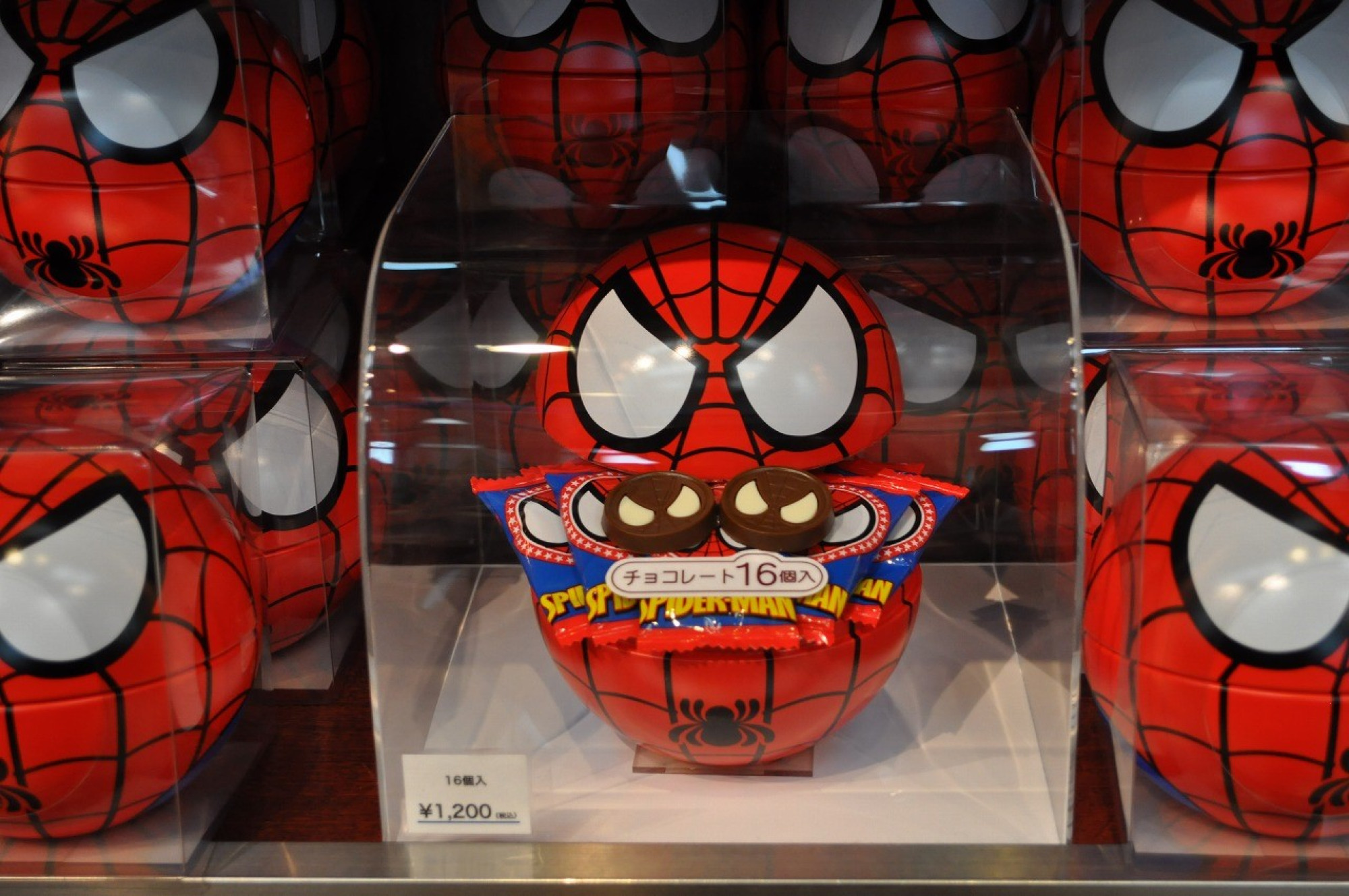 スパイダーマン缶入りチョコレート キャステル Castel ディズニー情報