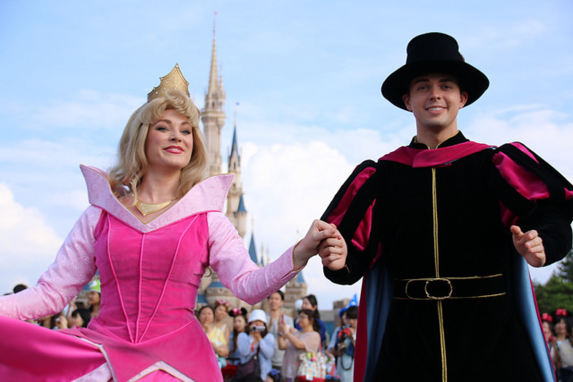 マレフィセントによる呪いで眠りについたオーロラ姫と それを救ったフィリップ王子 キャステル Castel ディズニー情報