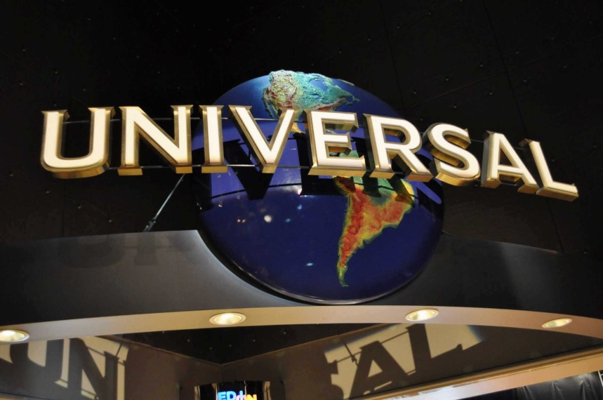 Usjのロゴマーク キャステル Castel ディズニー情報