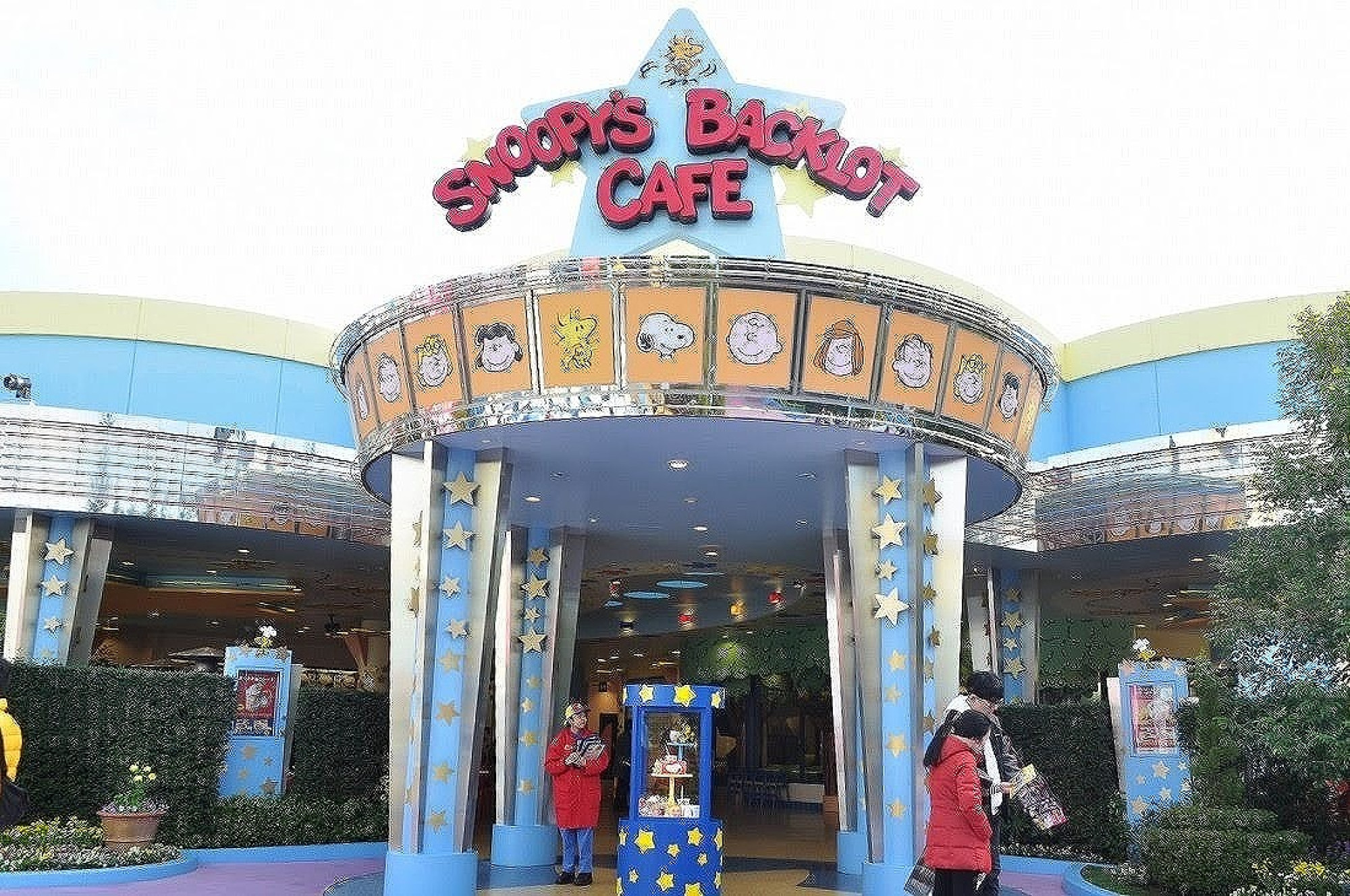 スヌーピー バックロット カフェの外観 キャステル Castel ディズニー情報
