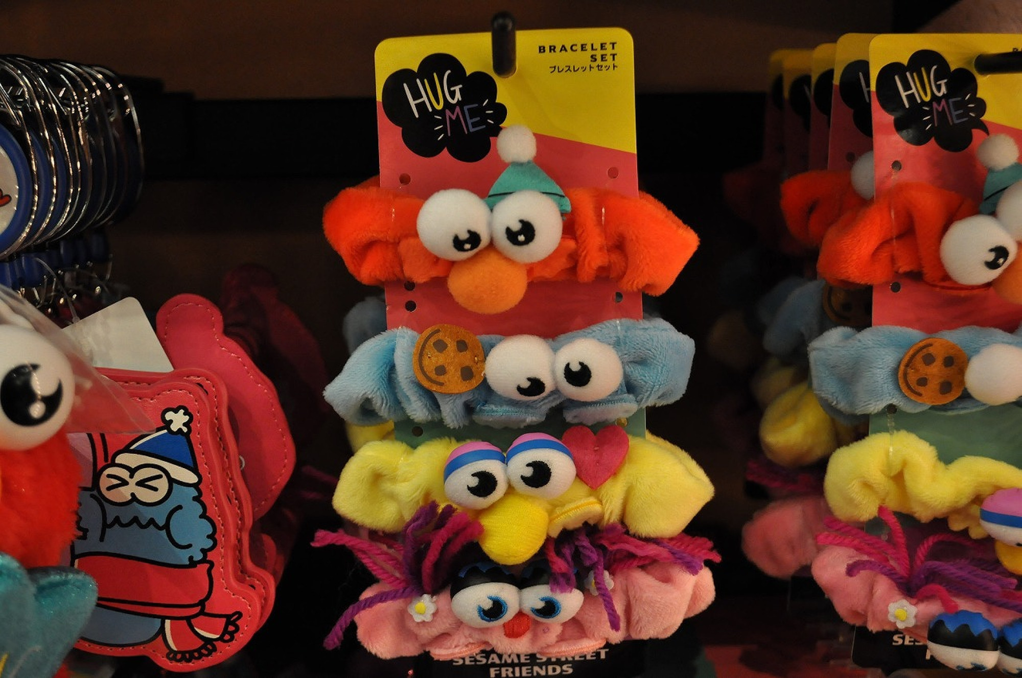 セサミストリート Hug Me ブレスレットセット 2 000円 もシュシュとして使えます キャステル Castel ディズニー情報