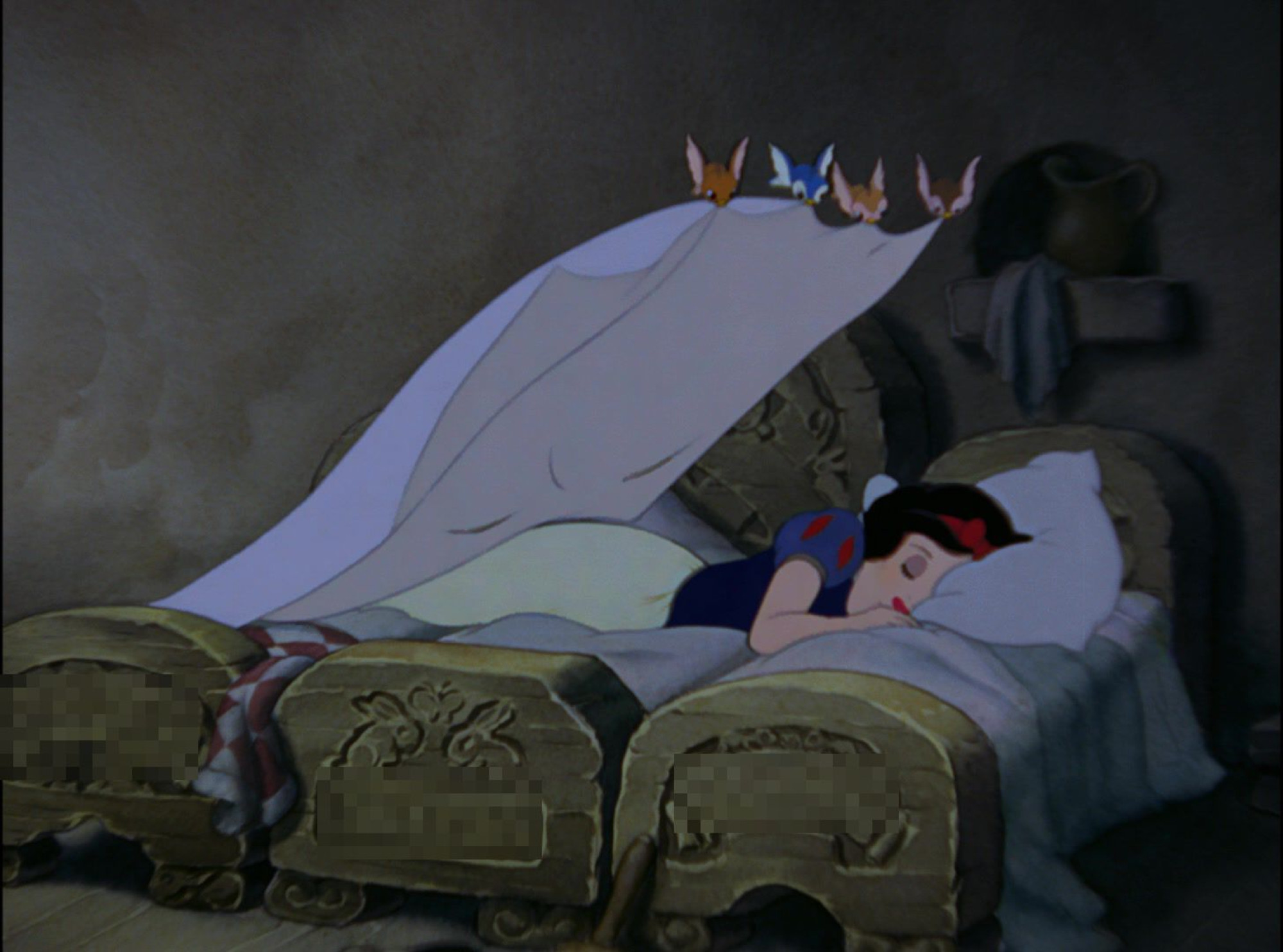 白雪姫が横になった小人のベッドは誰のもの キャステル Castel ディズニー情報