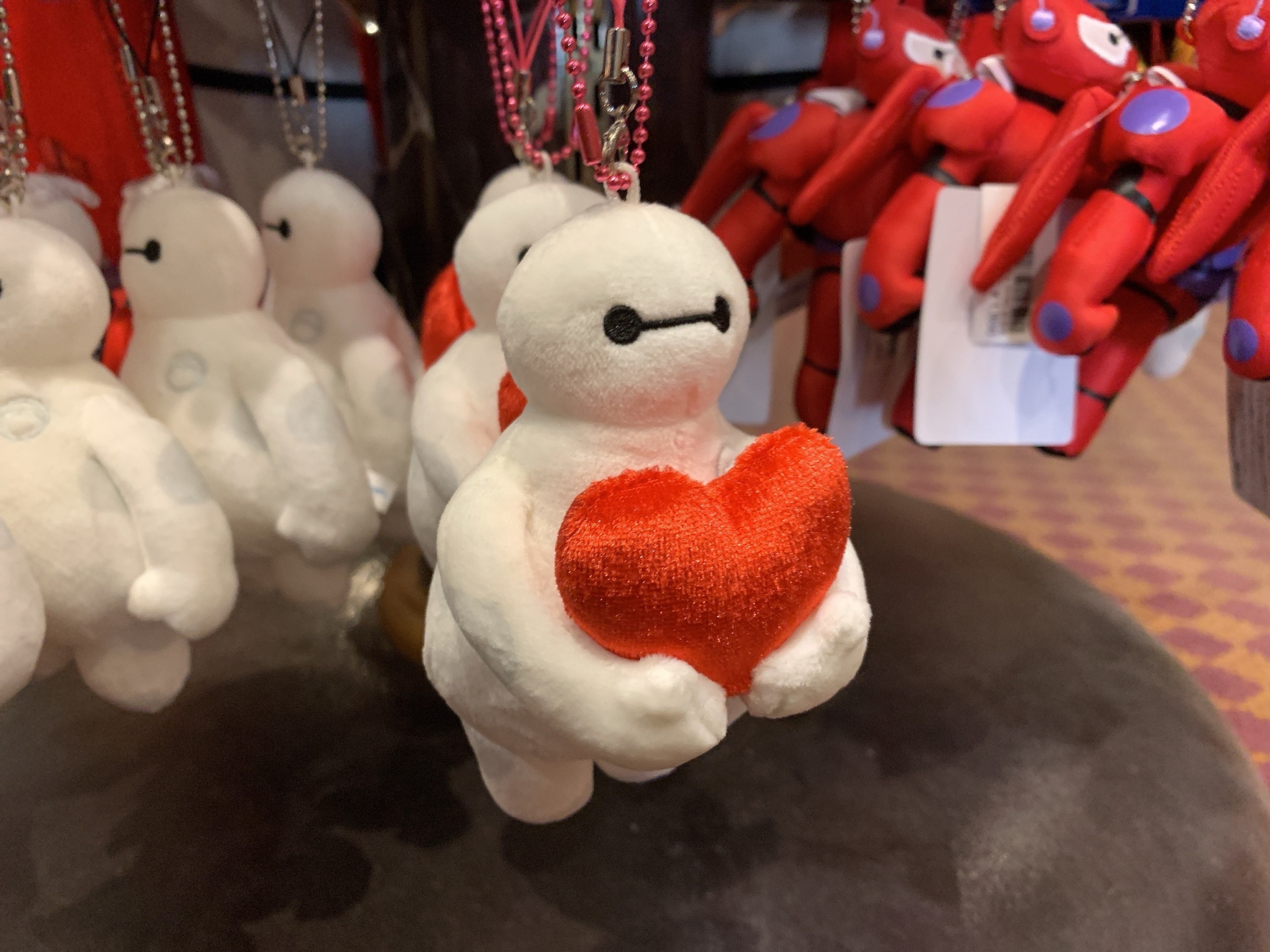 ベイマックスのぬいぐるみストラップ 赤いハート キャステル Castel ディズニー情報