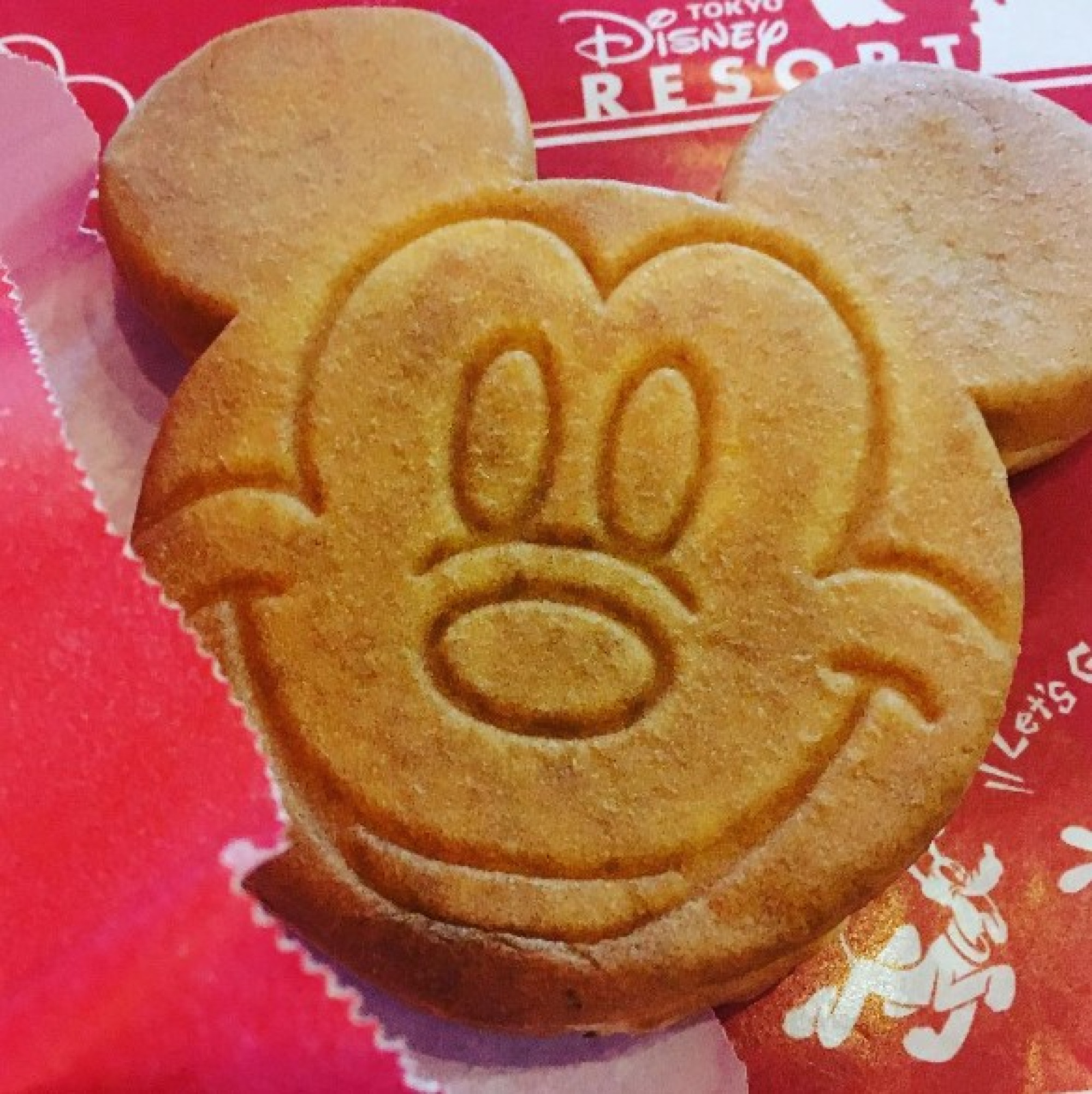 ミッキーカステラケーキ キャラメルクリーム キャステル Castel ディズニー情報