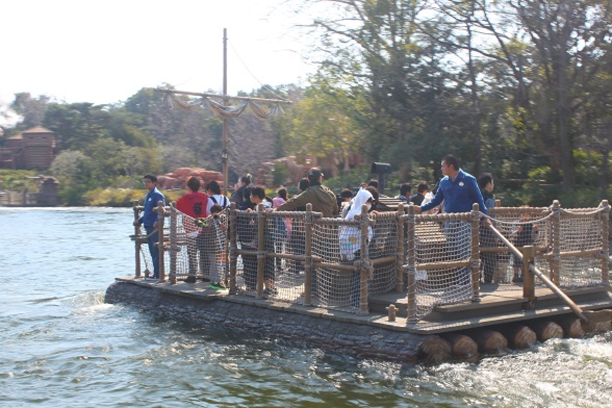 トムソーヤ島いかだ キャステル Castel ディズニー情報