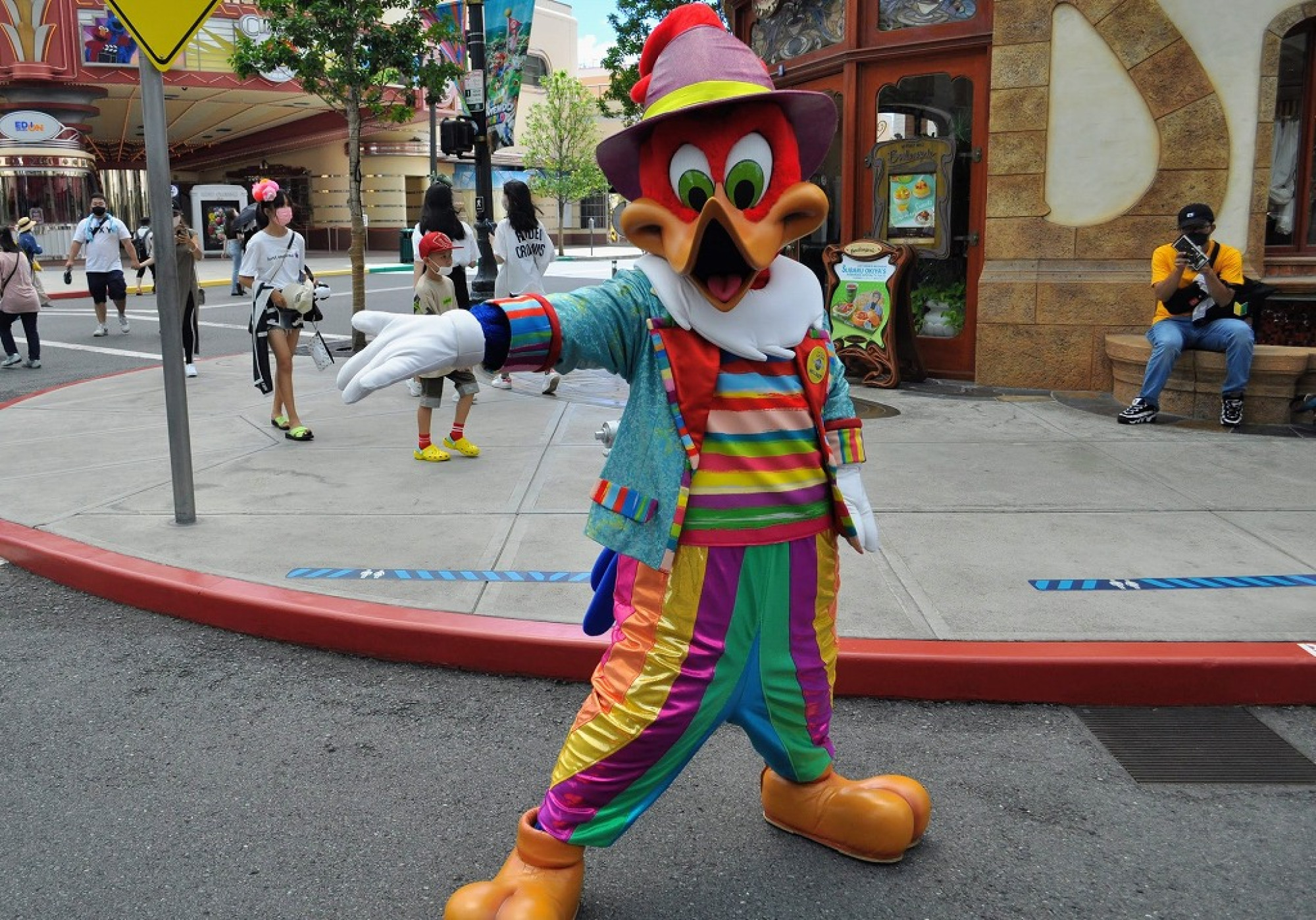 ユニバ周年の衣装を着たウッディウッドペッカー キャステル Castel ディズニー情報