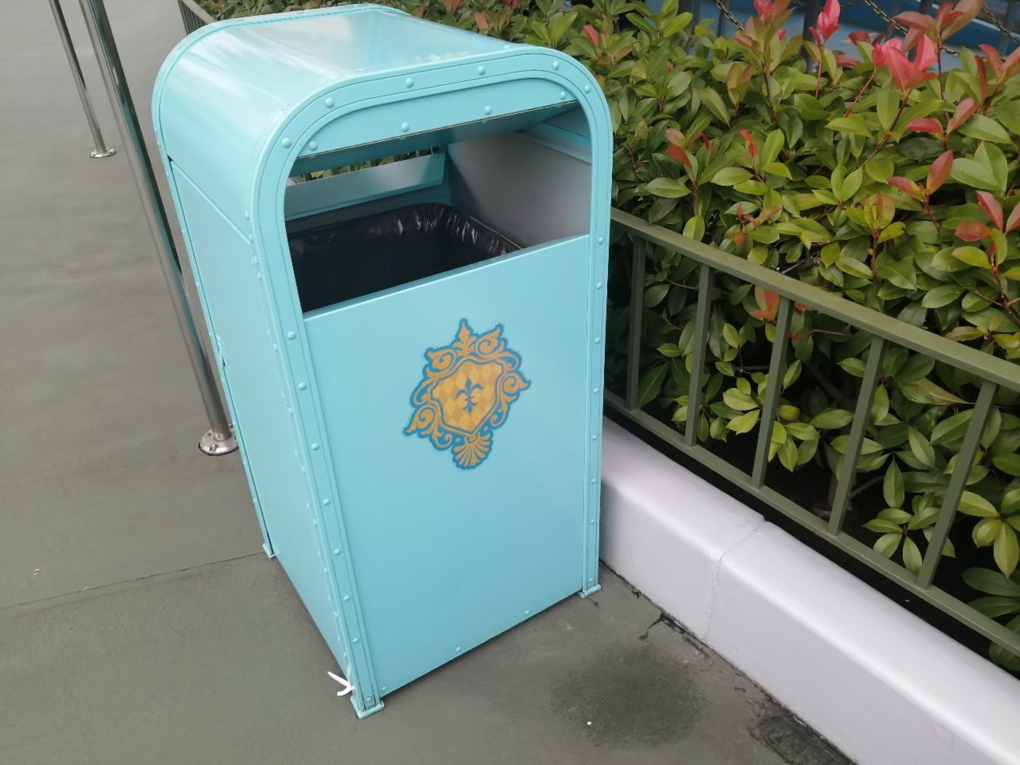 ディズニーランドのゴミ箱 トラッシュカン キャステル Castel ディズニー情報