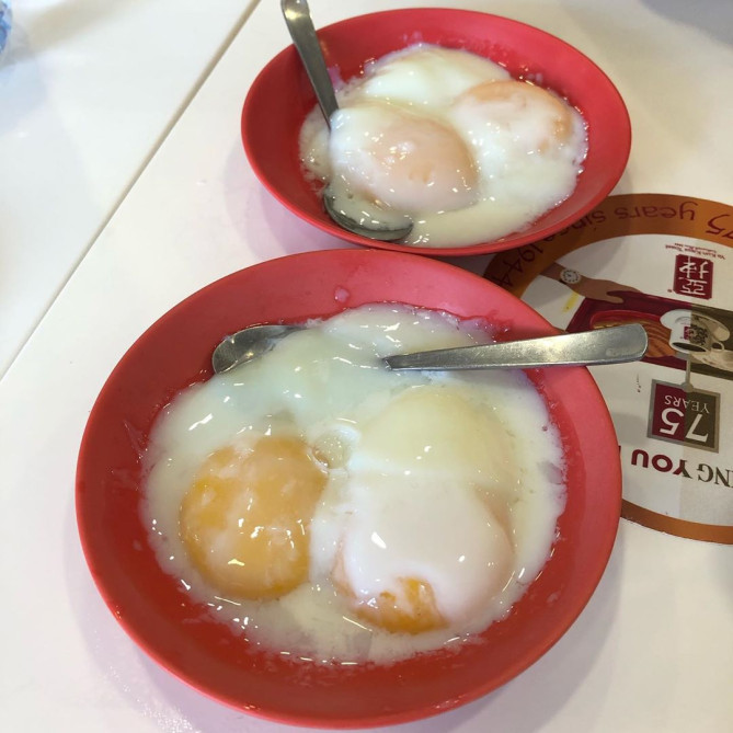 カヤトーストセットの半熟卵