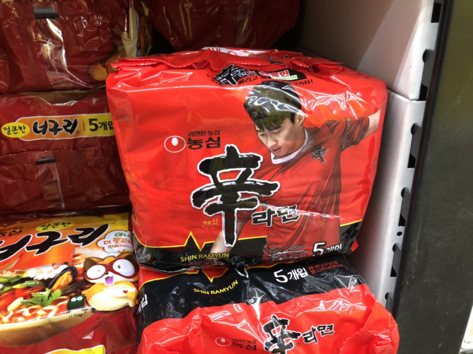 日本でもおなじみの辛ラーメン