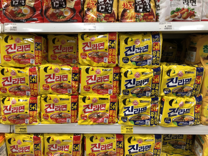 韓国で人気の食べ物のお土産 スーパーで買えるお菓子 ラーメン 飲み物を紹介