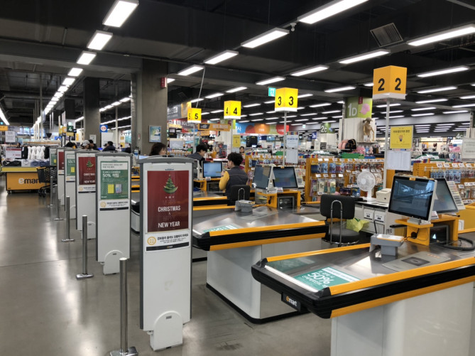 韓国マートの様子