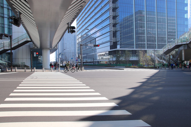 アンパンマンミュージアム前の大きな横断歩道