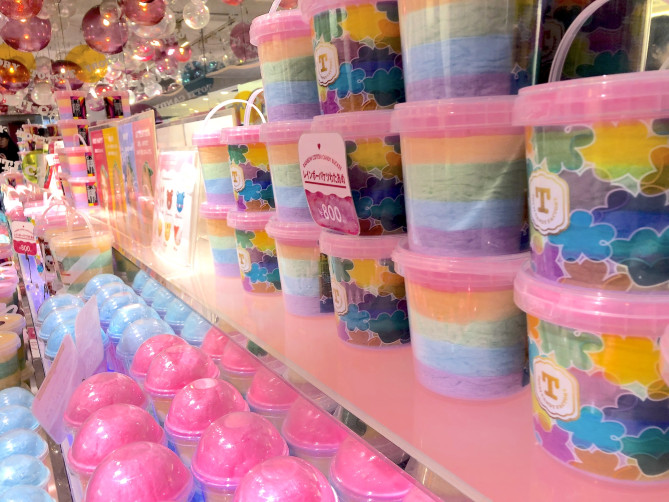 バケツに入ったわたあめ