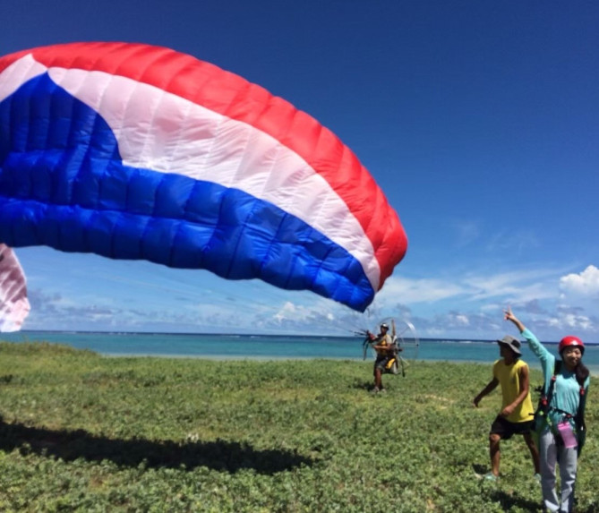 沖縄　パラグライダー
