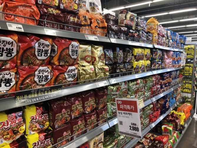 ロッテマートの売り場の様子