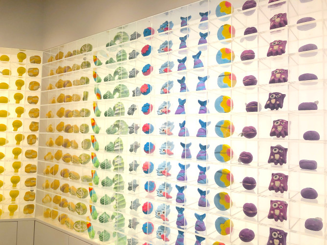 壁に飾られたバスボム