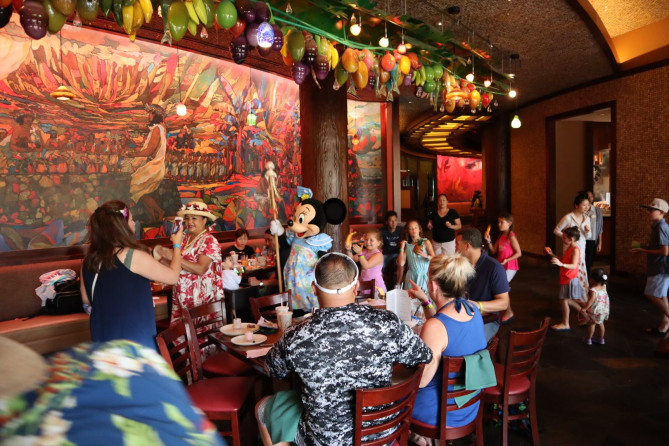 ディズニー・キャラクター・ダイニング「マカヒキ（MAKAHIKI）」