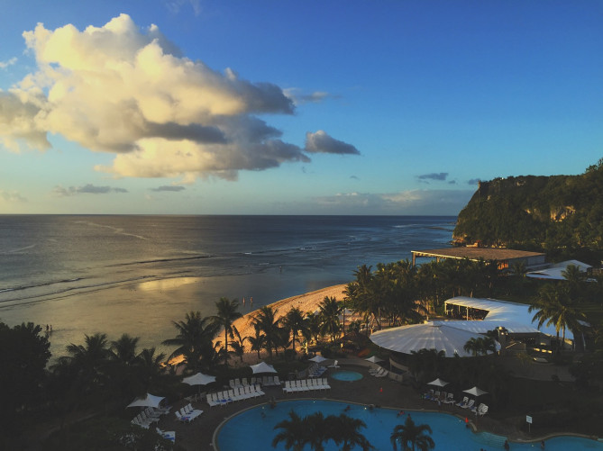 ホテルから見たタモンビーチ