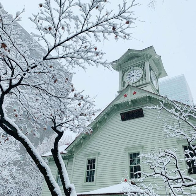 雪の中の札幌時計台