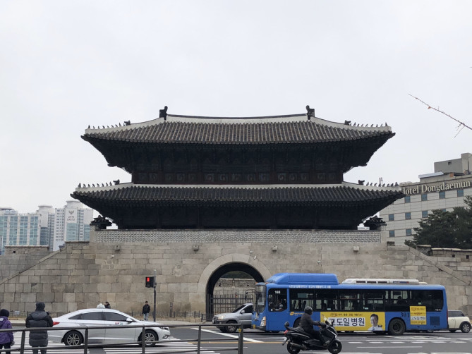 昼間の興仁之門（東大門）