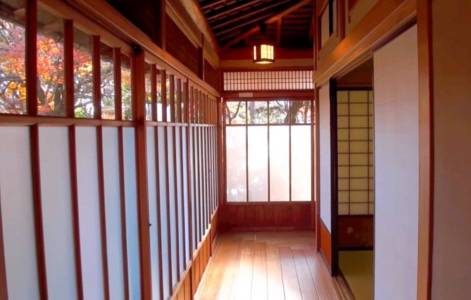杉の間の廊下