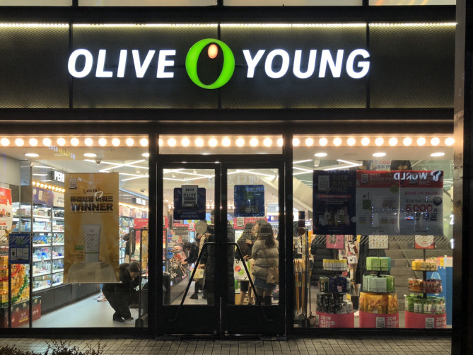 OLIVE YOUNGの外観