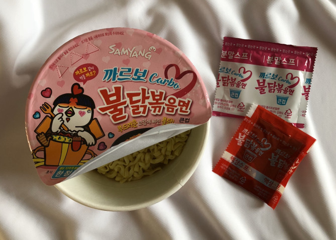プルダックポックンミョン（カップ麺）