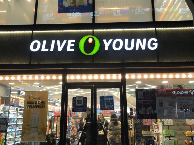 3CEを取り扱うオリーブヤング