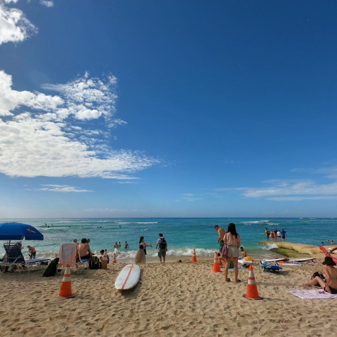 ワイキキビーチの浜辺