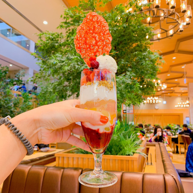 イチゴパフェ