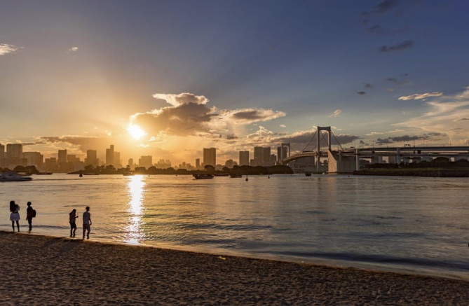 お台場海浜公園からのレインボーブリッジ