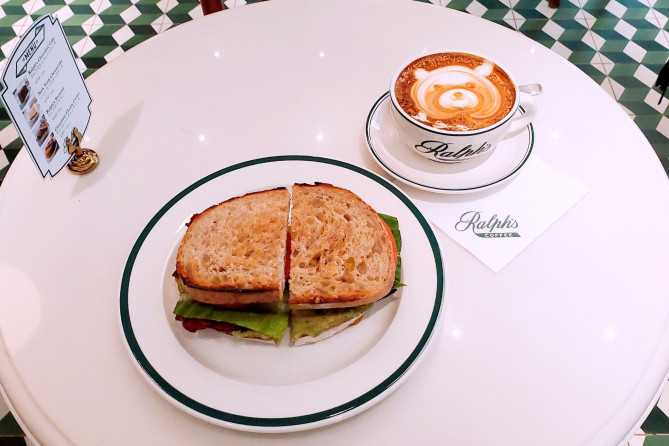Ralph’s Coffee OMOTESANDOでくまさんのラテアートに変更