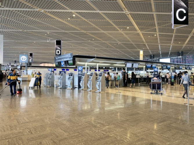 チェックインカウンター