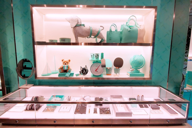 ティファニーカフェの高級感溢れるアクセサリー類