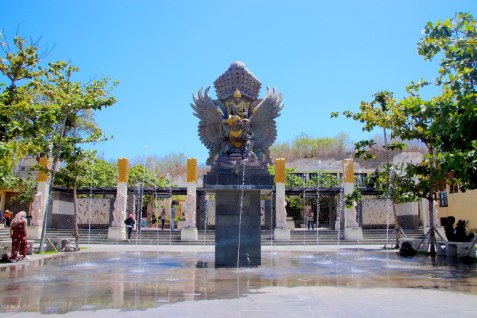 小さめのガルーダ・ウィスヌ・クンチャナ像