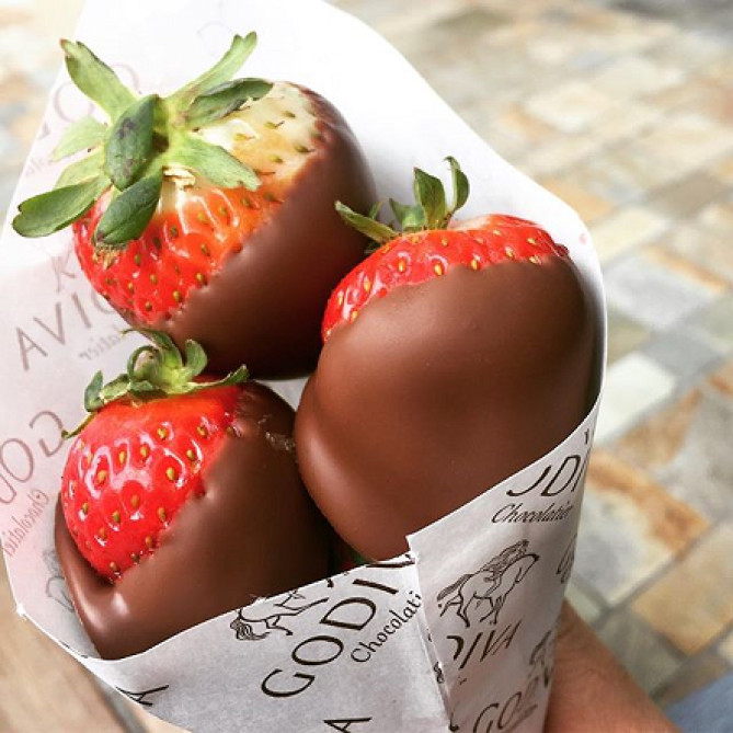 GODIVAチョコレートディップストロベリー