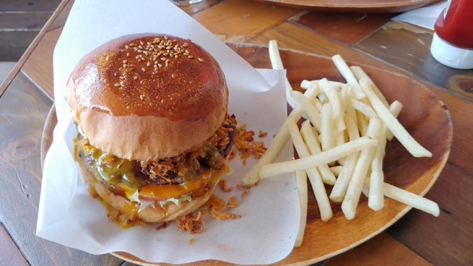 溢れ出たフライドオニオンフレークがたまらない♪