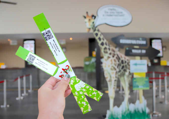 リストバンド式の入場チケット