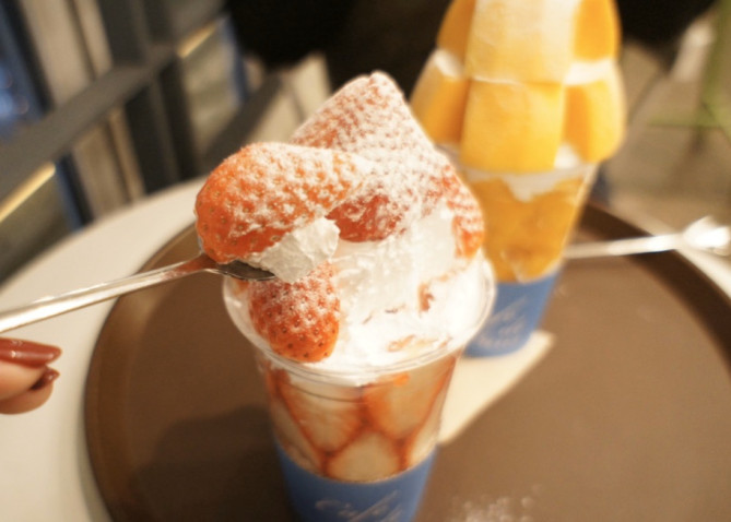 フルーツとクリームがたっぷりのボンボン