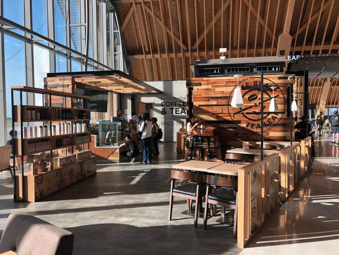 搭乗ゲート内にあるコーヒーショップ「Coffee Bean」