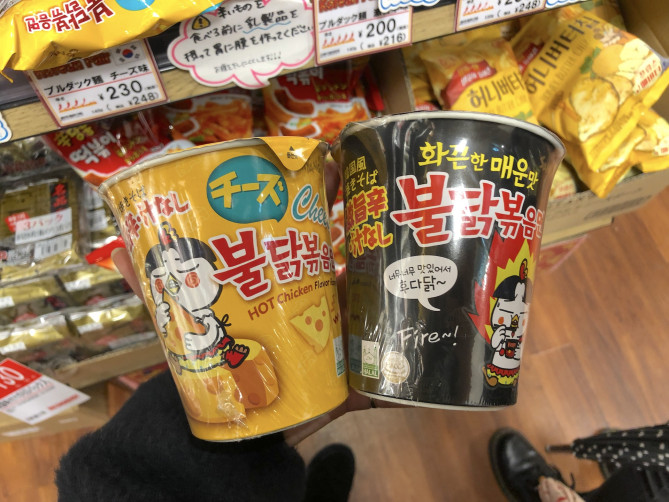 プルダックポックンミョンのカップ麺