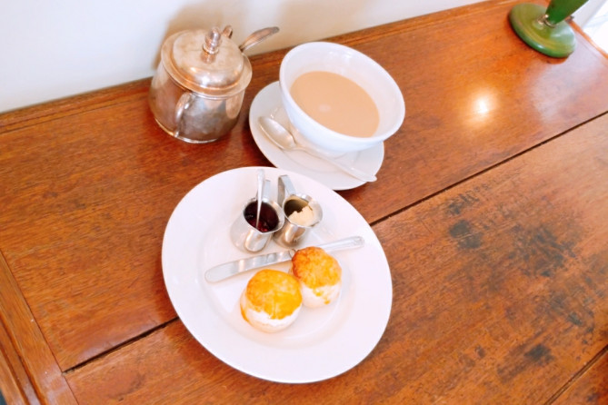 カフェオレとスコーン